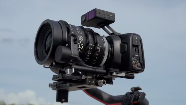DJI RS 3 Pro có thể Tự động lấy nét theo kiểu Cinematic
