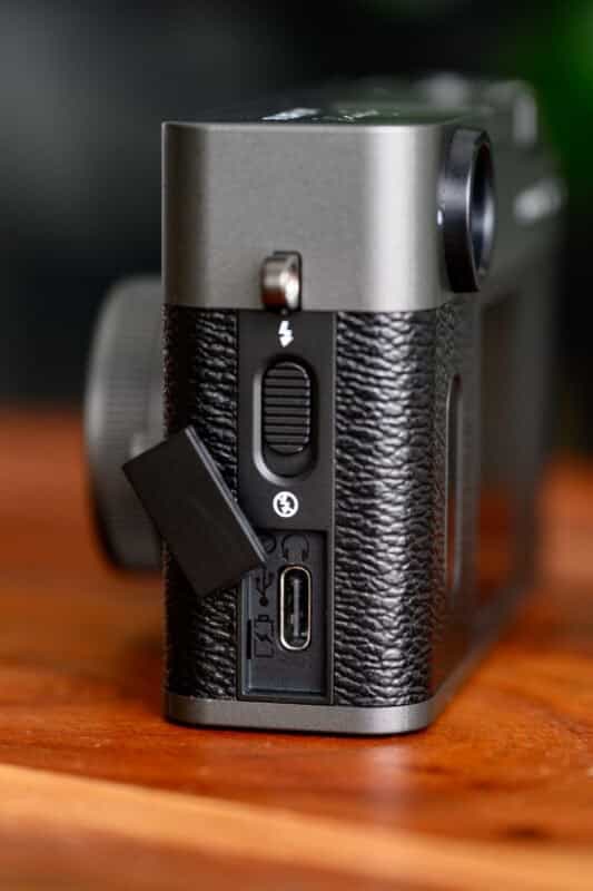 Fujifilm X Half được trang bị một cổng USB-C