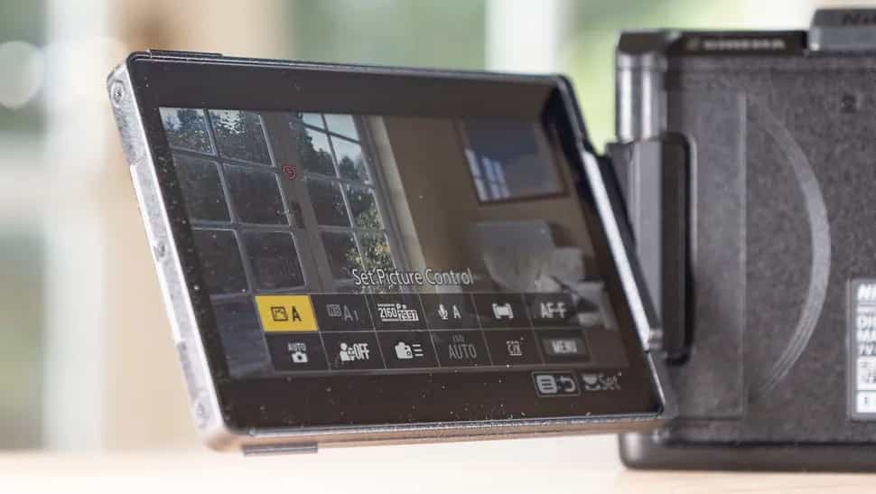 Màn hình 3.07 triệu điểm ảnh rõ ràng, sống động
