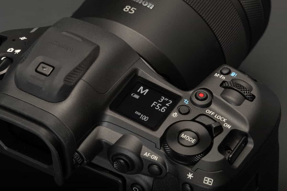Canon EOS R5 II sở hữu màn hình hiện đại