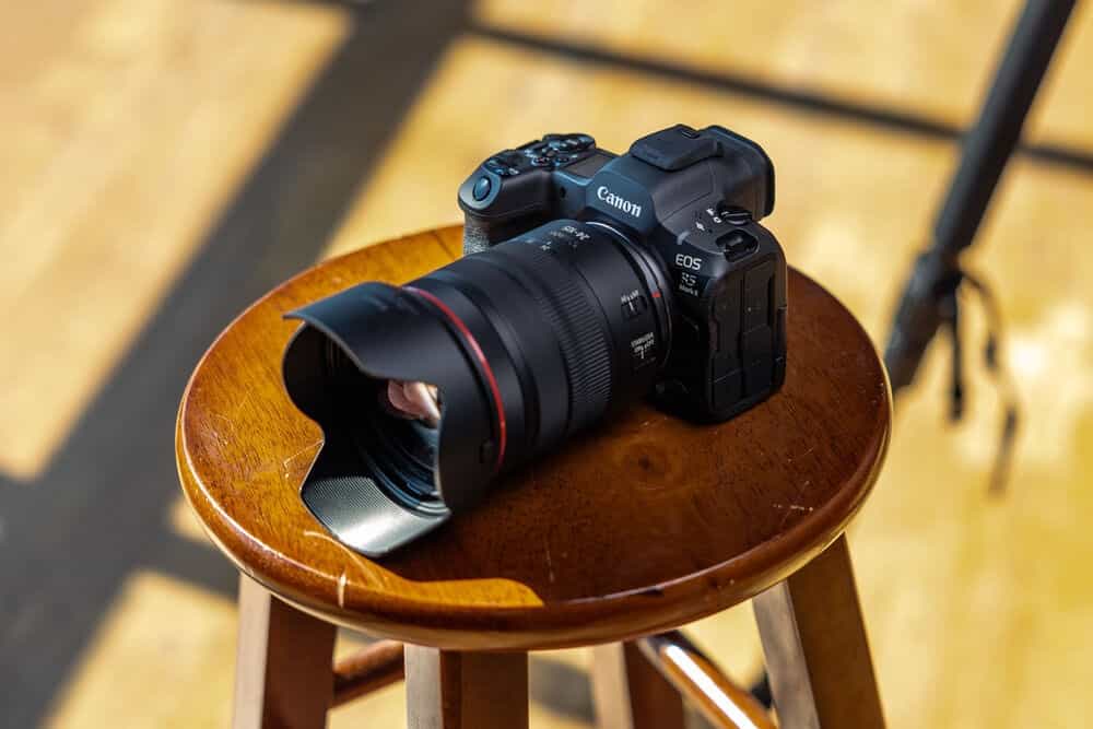 EOS R5 II được trang bị hai tính năng hậu kỳ dựa trên AI