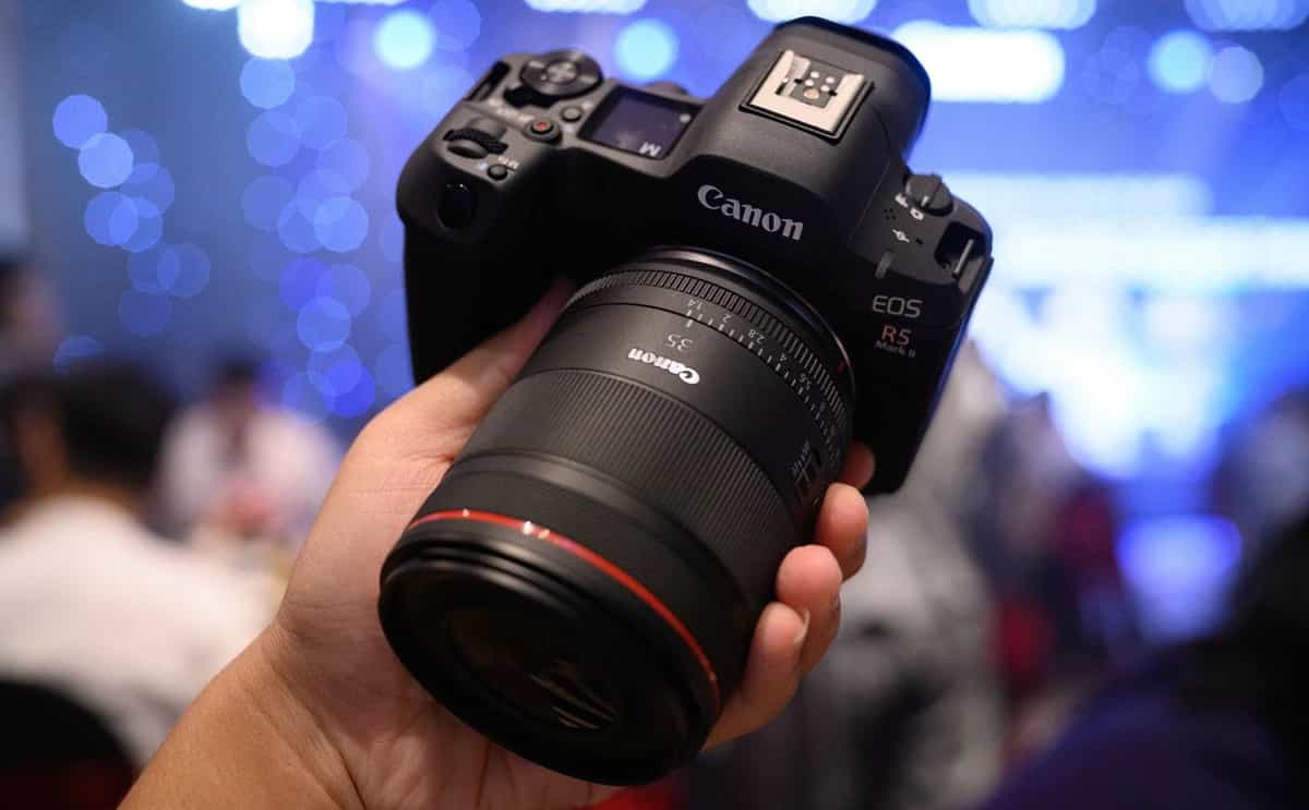 Kính ngắm của R5 Mark II có độ phân giải cao hơn