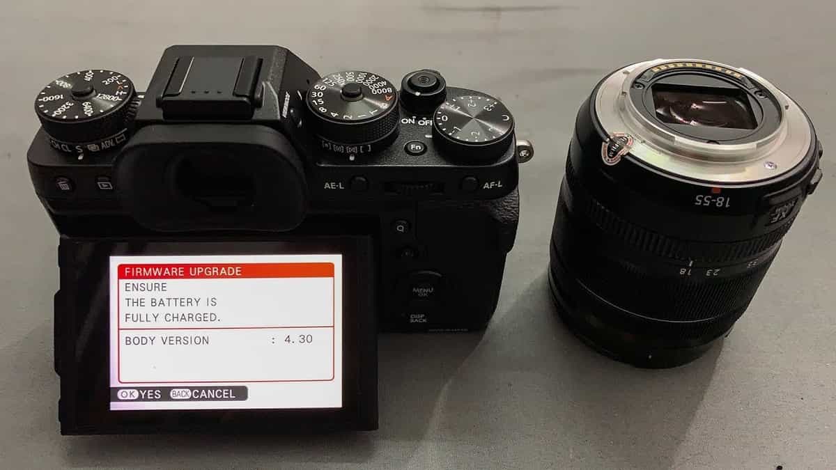 Kiểm tra độ an toàn trước khi cập nhật firmware máy ảnh