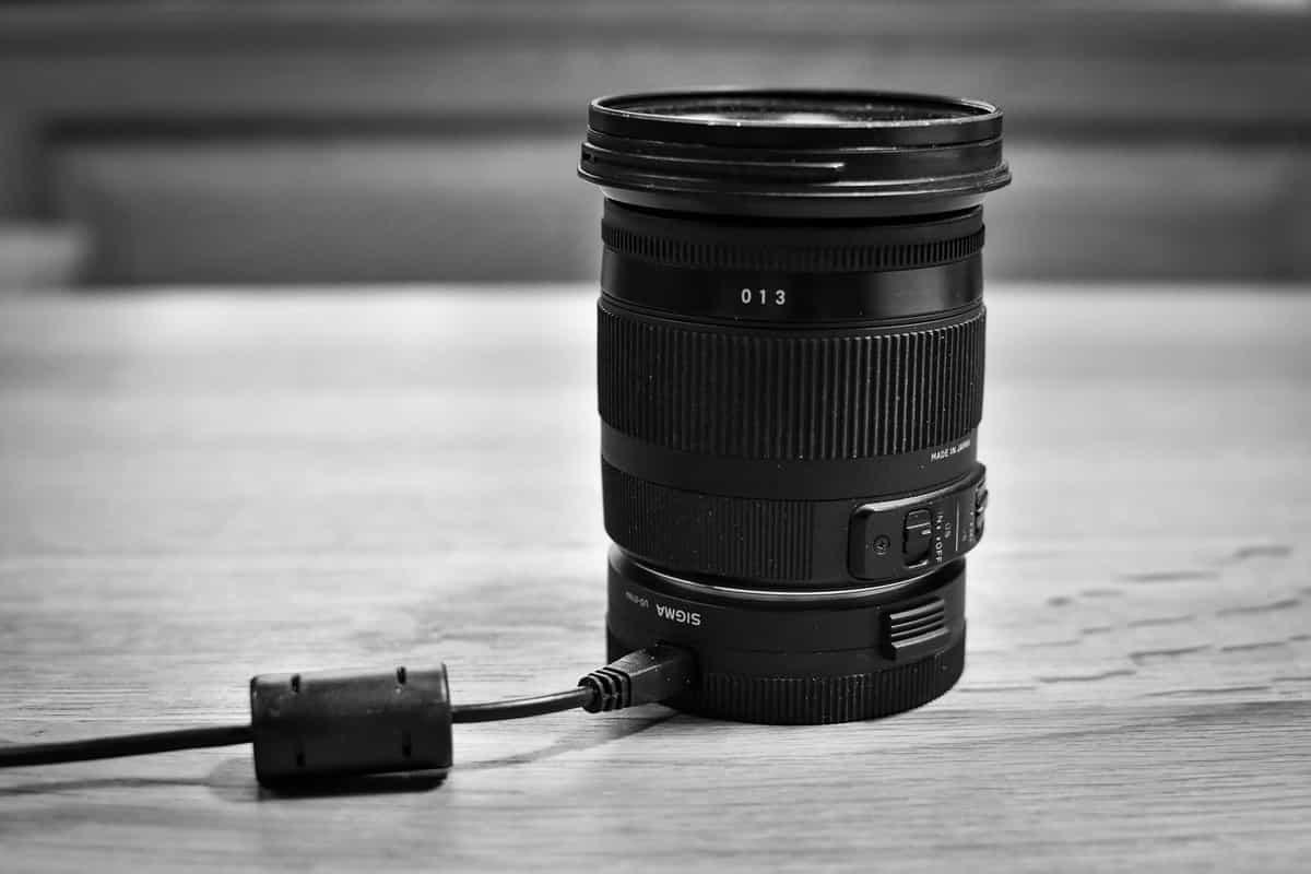 Các ống kính cũng thỉnh thoảng cần được cập nhật firmware